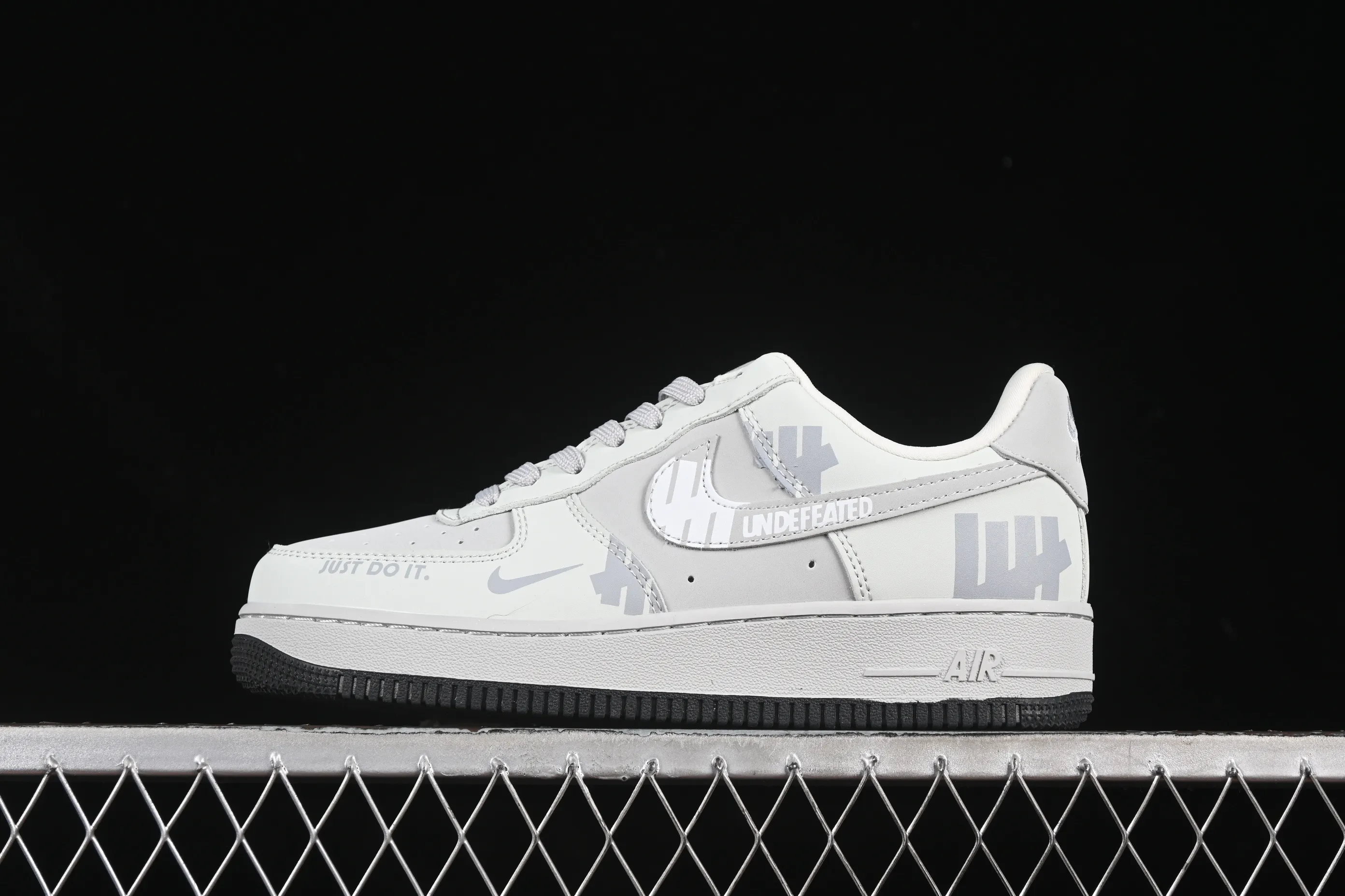All categories Nk Air Force 1 Air Force series Nk Air Force 1 Low Air Force low-top Nike Air Force 1'07 Low UN joint impression LOGO Air Force 1 low-top casual sneakers DF0188-060